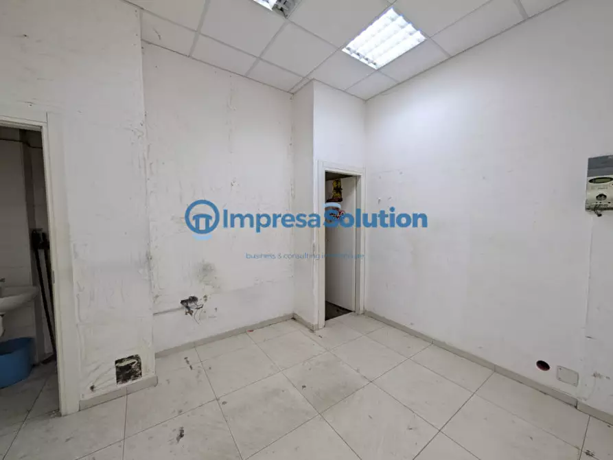 Immagine 8 di Negozio in vendita  in Via Ferrara a Napoli