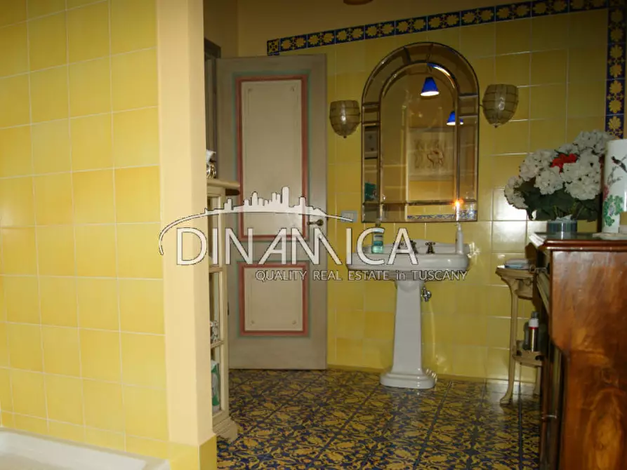 Immagine 25 di Villa in vendita  a San Miniato