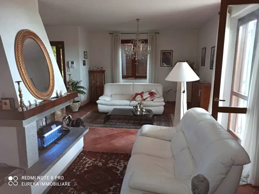 Immagine 3 di Villa in vendita  in Via Roma a Castiglione Del Lago