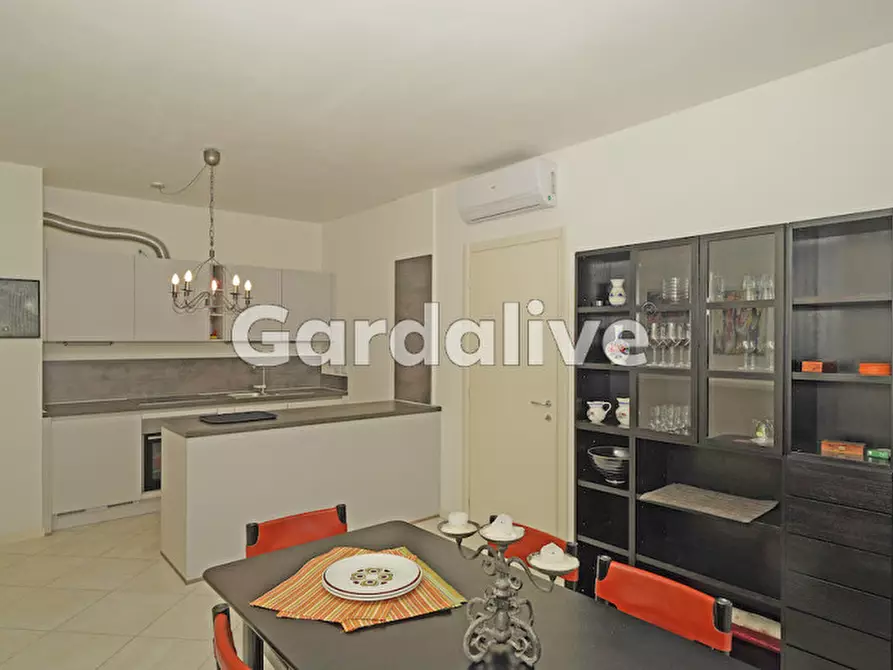 Immagine 3 di Appartamento in vendita  in Viale Ugo Foscolo, 134 a Toscolano-Maderno