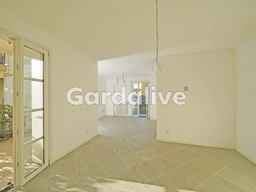 Immagine 1 di Appartamento in vendita  in Viale Ugo Foscolo, 134 a Toscolano-Maderno
