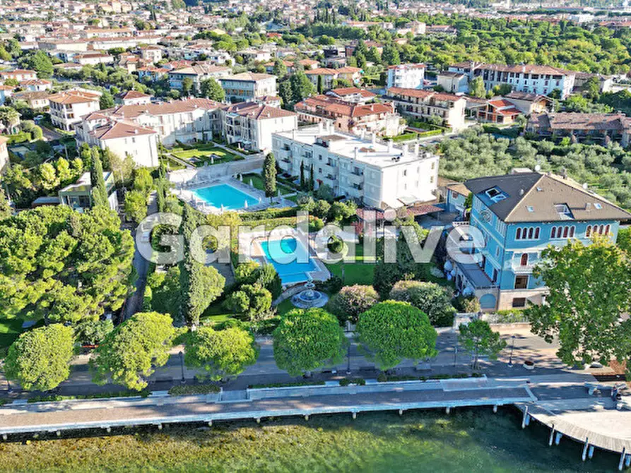 Immagine 5 di Appartamento in vendita  in Viale Ugo Foscolo, 134 a Toscolano-Maderno