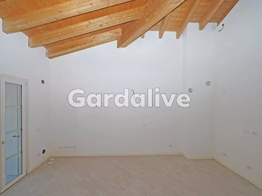 Immagine 6 di Appartamento in vendita  in Viale Ugo Foscolo, 134 a Toscolano-Maderno