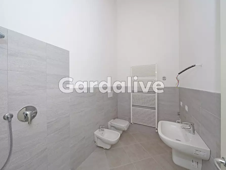 Immagine 8 di Appartamento in vendita  in Viale Ugo Foscolo, 134 a Toscolano-Maderno