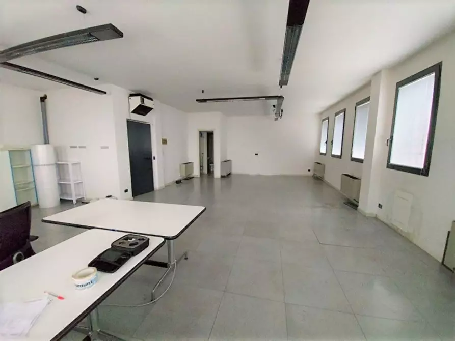 Immagine 1 di Ufficio in vendita  in Strada Bobbiese, N. 8 a Piacenza