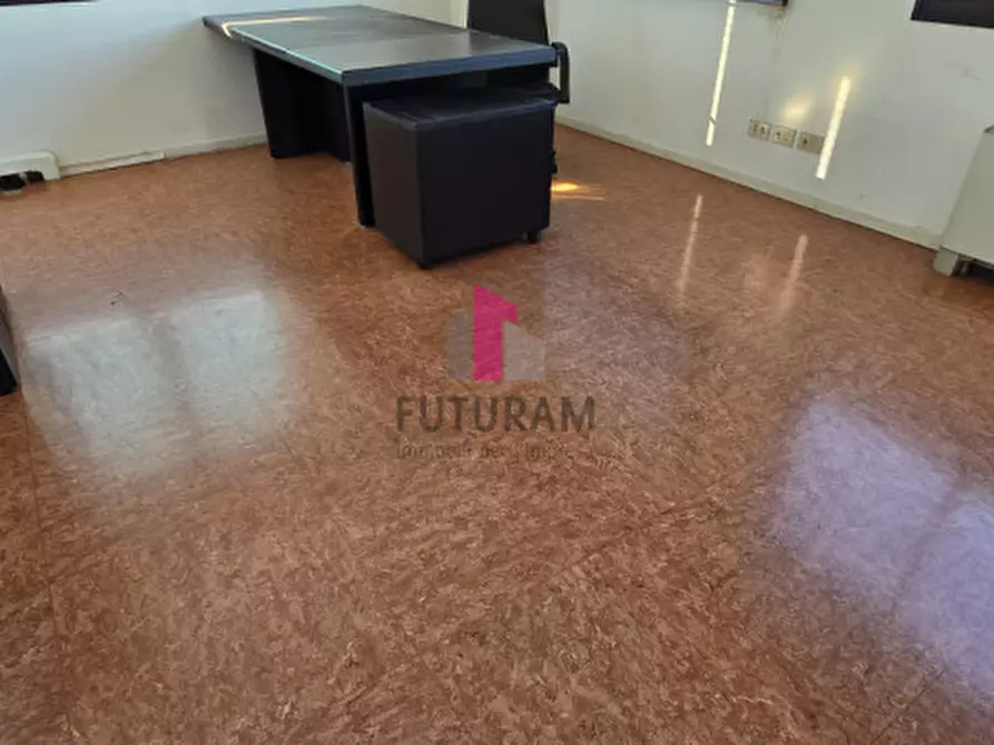 Immagine 2 di Ufficio in vendita  a Vicenza