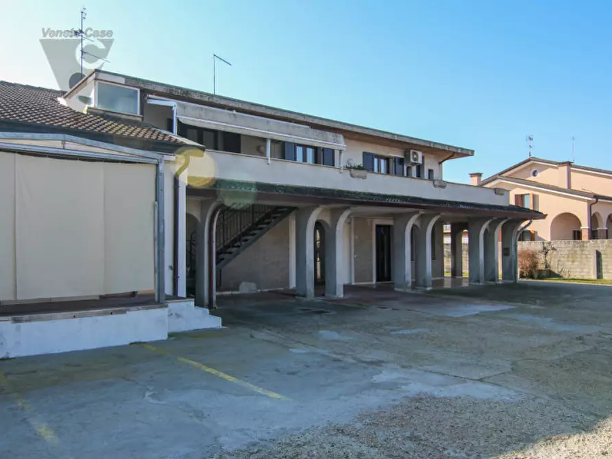 Immagine 1 di Casa indipendente in vendita  a Legnaro