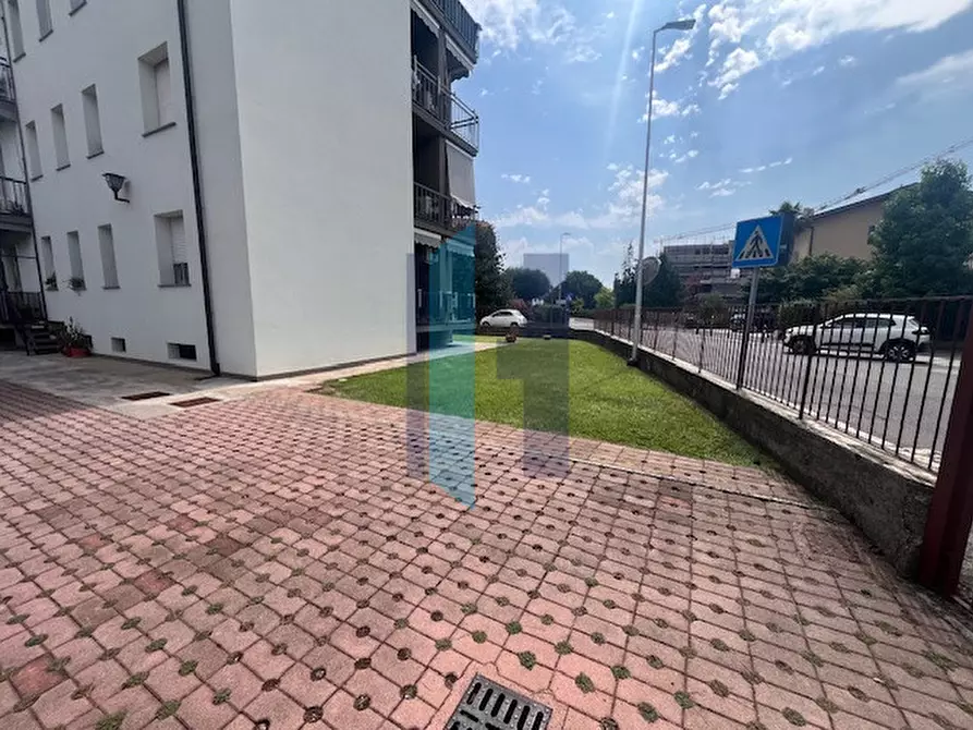 Immagine 32 di Appartamento in vendita  in Via Puccini a Curno