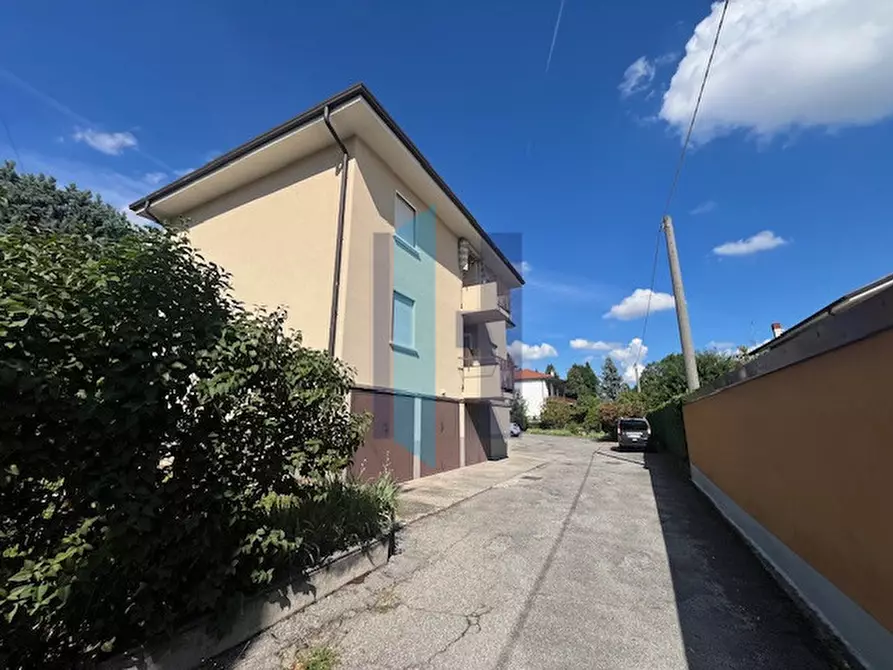 Immagine 3 di Appartamento in vendita  in Via Manzoni a Mozzo