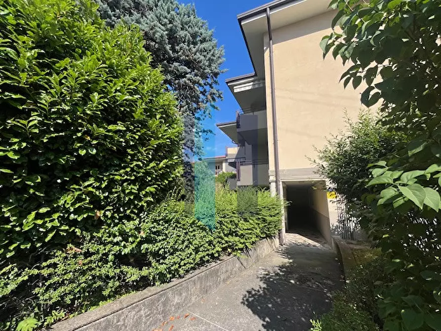 Immagine 4 di Appartamento in vendita  in Via Manzoni a Mozzo
