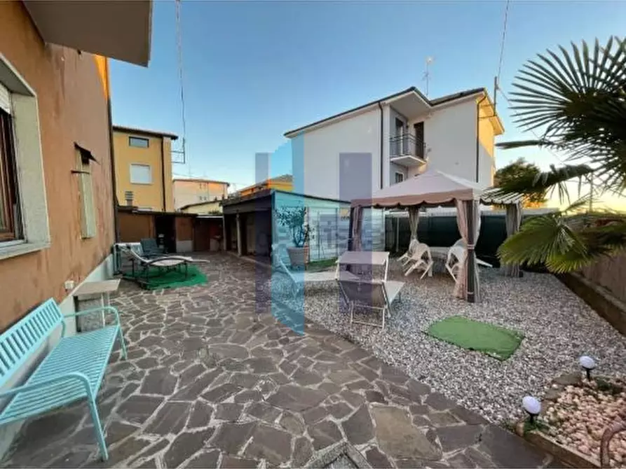 Immagine 18 di Casa indipendente in vendita  in Via Due Giugno a Curno