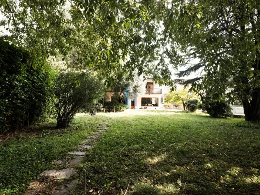 Immagine 1 di Villa in vendita  in Via Emilia a Curno