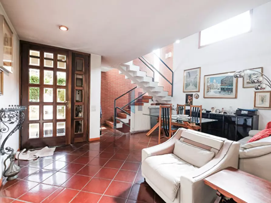 Immagine 2 di Villa in vendita  in Via Emilia a Curno