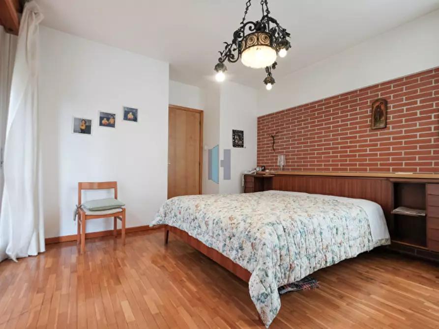 Immagine 10 di Villa in vendita  in Via Emilia a Curno