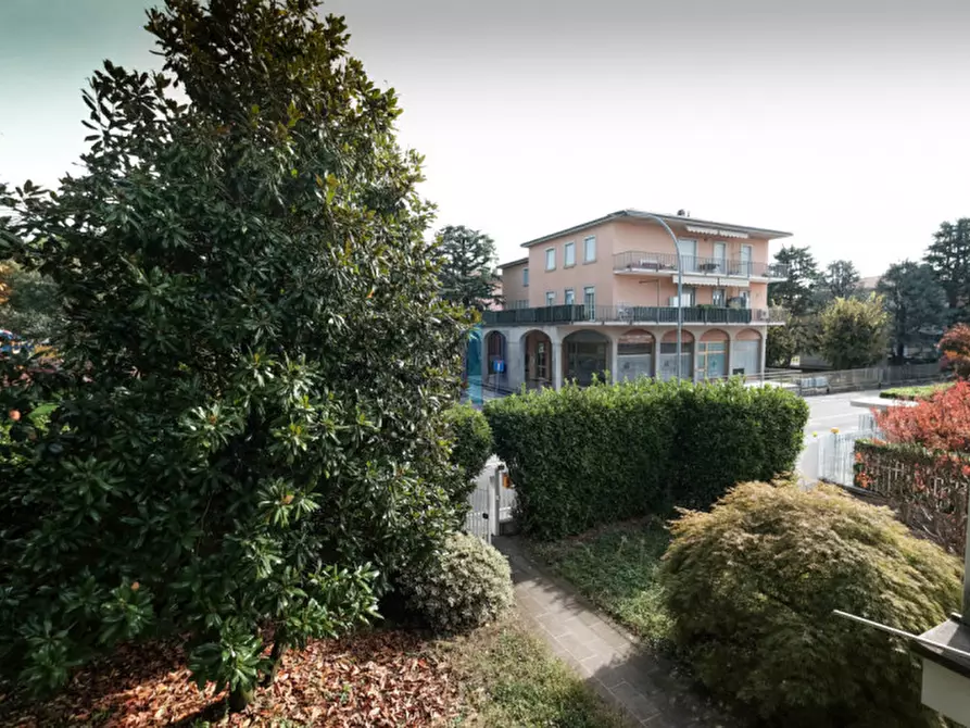 Immagine 12 di Villa in vendita  in Via Emilia a Curno