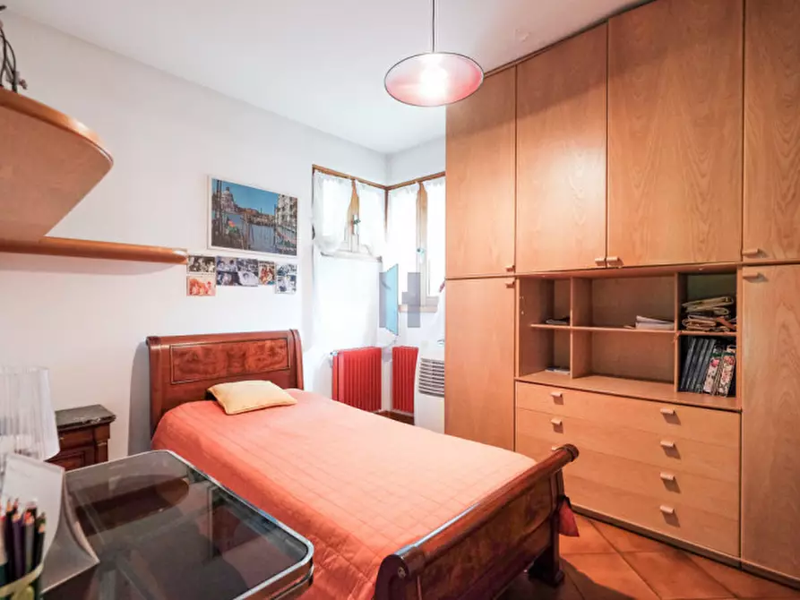 Immagine 15 di Villa in vendita  in Via Emilia a Curno