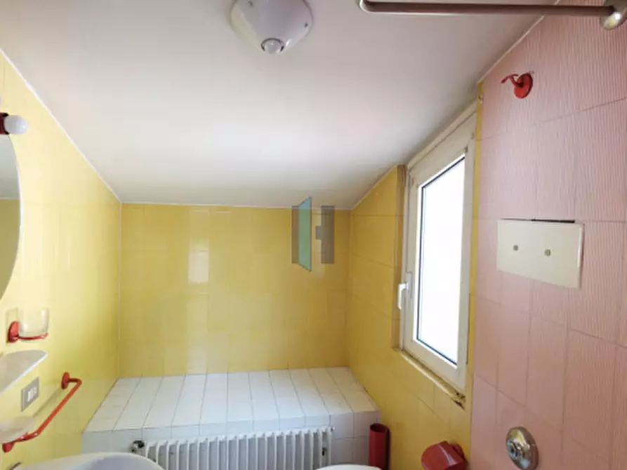 Immagine 28 di Villa in vendita  in Via Emilia a Curno