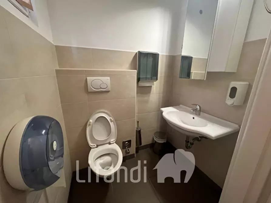 Immagine 4 di Attività commerciale in vendita  in via firenze a Bolzano