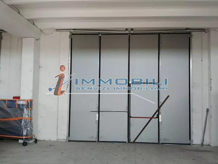 Immagine 11 di Magazzino in vendita  in PIAZZA MARCONI a San Zenone Al Lambro