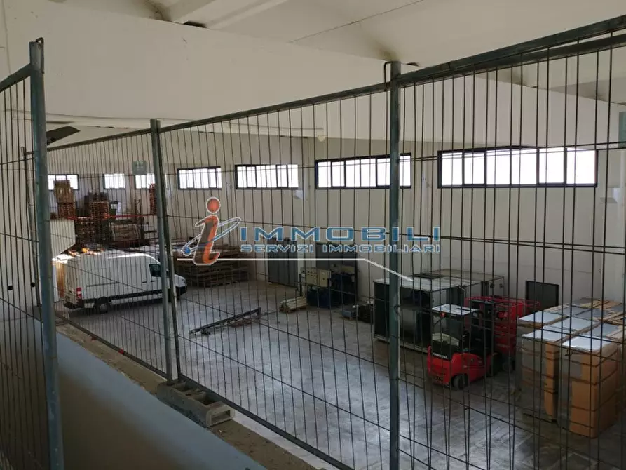 Immagine 15 di Magazzino in vendita  in PIAZZA MARCONI a San Zenone Al Lambro