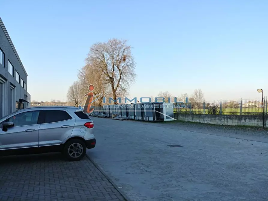 Immagine 20 di Magazzino in vendita  in PIAZZA MARCONI a San Zenone Al Lambro