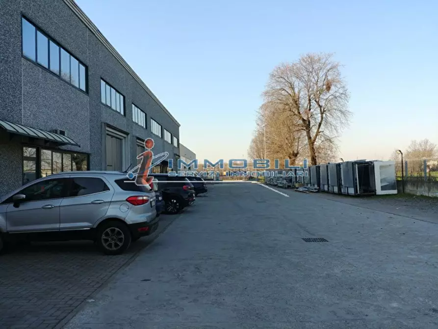 Immagine 21 di Magazzino in vendita  in PIAZZA MARCONI a San Zenone Al Lambro