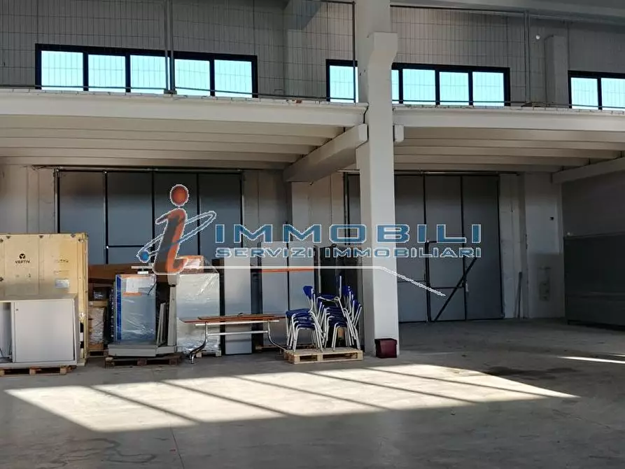 Immagine 5 di Laboratorio in vendita  in PIAZZA MARCONI a San Zenone Al Lambro