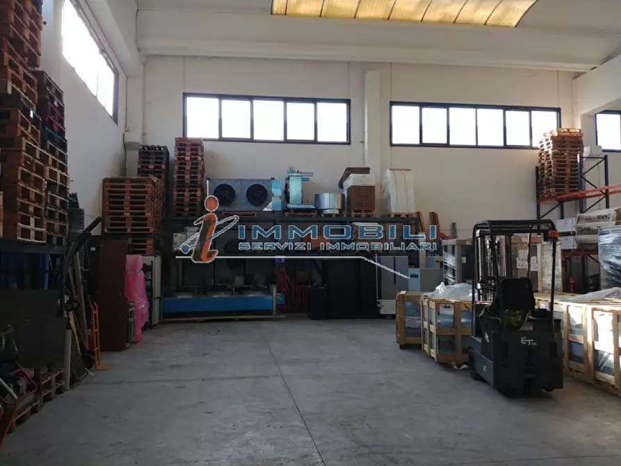 Immagine 13 di Laboratorio in vendita  in PIAZZA MARCONI a San Zenone Al Lambro