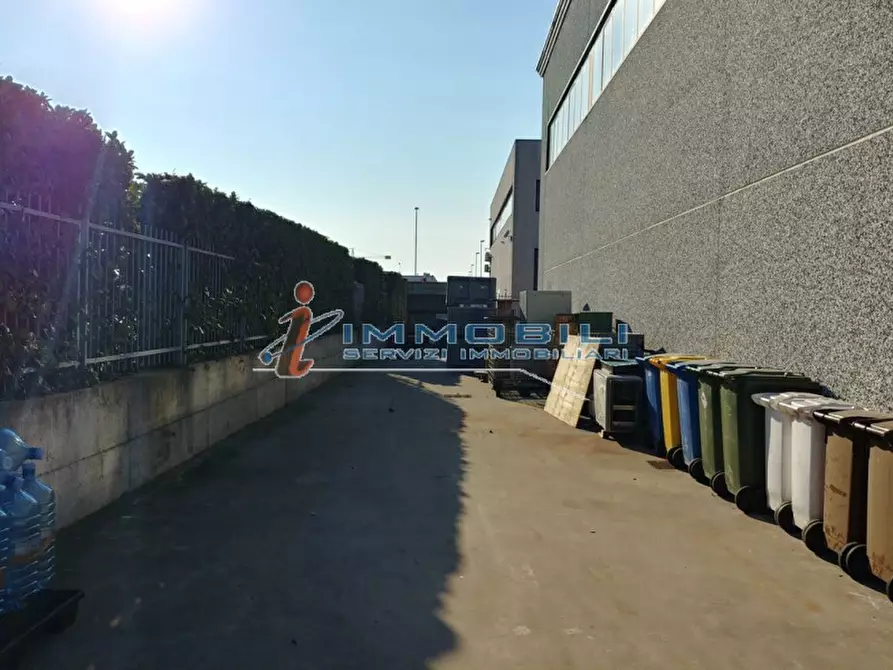 Immagine 21 di Laboratorio in vendita  in PIAZZA MARCONI a San Zenone Al Lambro