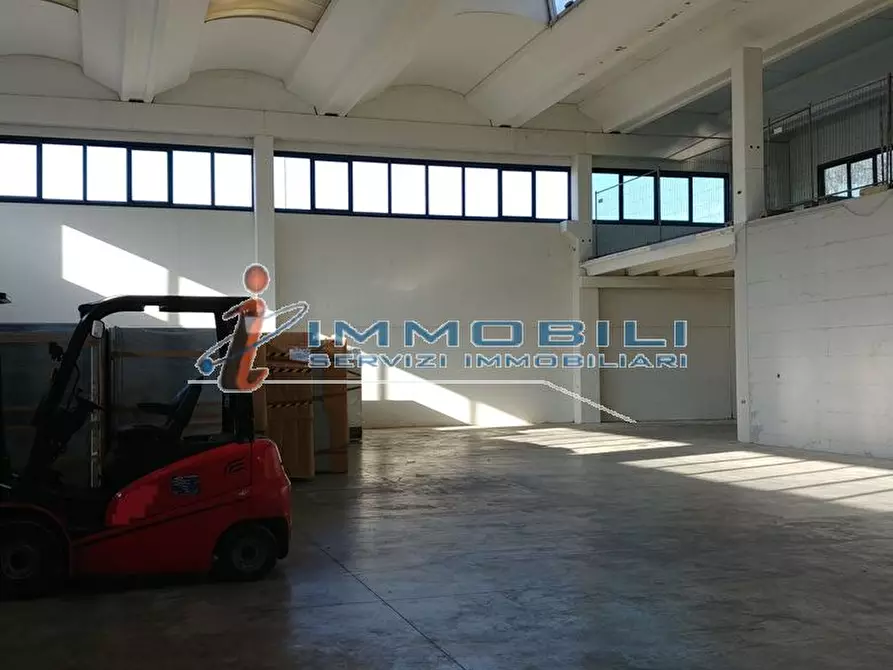 Immagine 2 di Capannone industriale in vendita  in PIAZZA MARCONI a San Zenone Al Lambro
