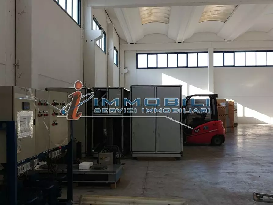 Immagine 7 di Capannone industriale in vendita  in PIAZZA MARCONI a San Zenone Al Lambro