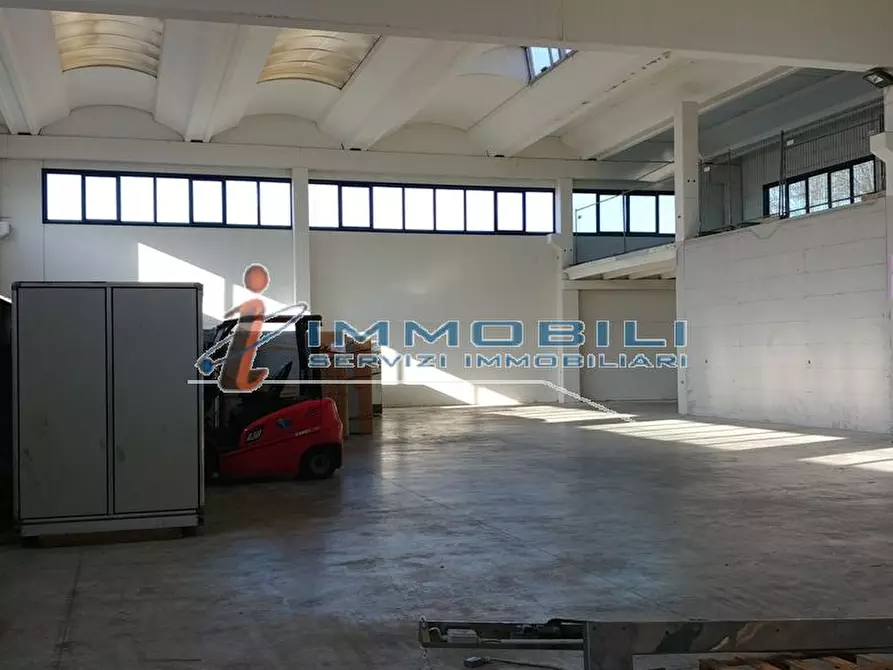 Immagine 8 di Capannone industriale in vendita  in PIAZZA MARCONI a San Zenone Al Lambro
