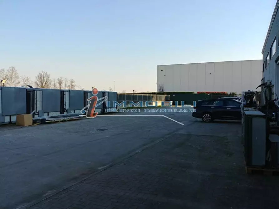 Immagine 23 di Capannone industriale in vendita  in PIAZZA MARCONI a San Zenone Al Lambro