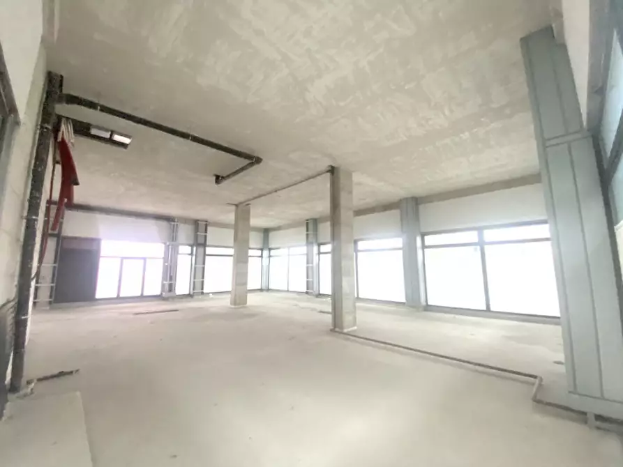 Immagine 3 di Negozio in affitto  in VIALE BOVIO a Cesena