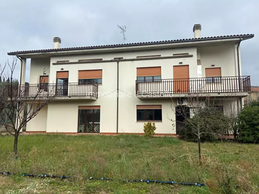 Immagine 1 di Villa in vendita  a Passignano Sul Trasimeno