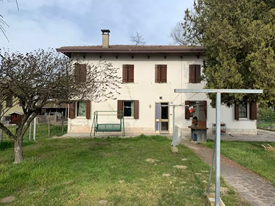 Immagine 1 di Casa indipendente in vendita  a Giacciano Con Baruchella