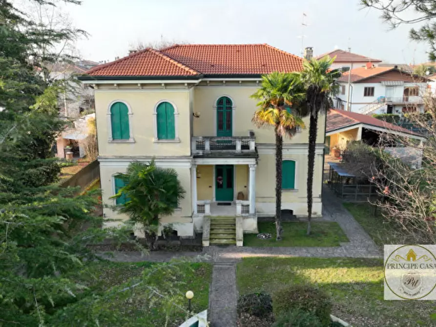 Immagine 1 di Villa in vendita  in via Salute a Este