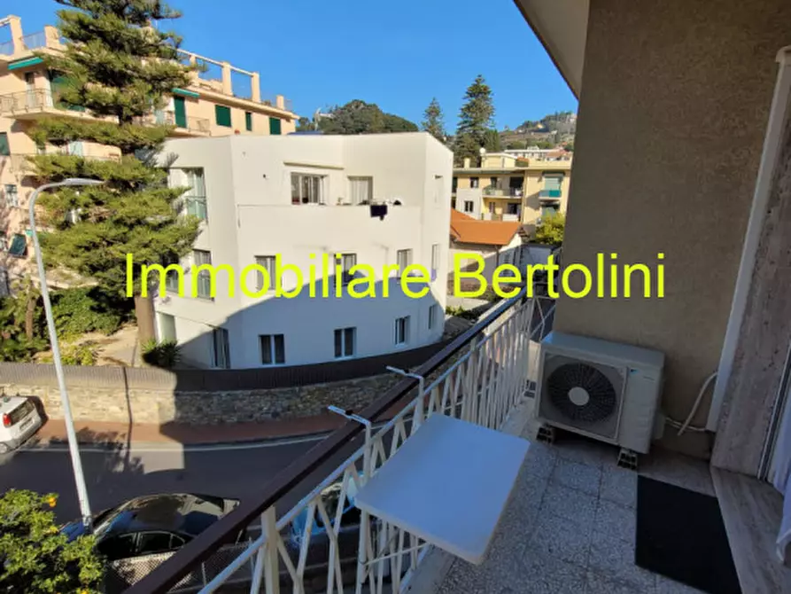 Immagine 11 di Appartamento in vendita  in via primo maggio a Bordighera