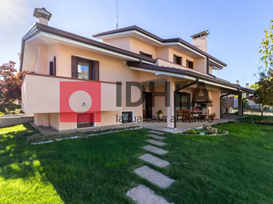 Immagine 1 di Casa bifamiliare in vendita  in Via Sile a Spresiano