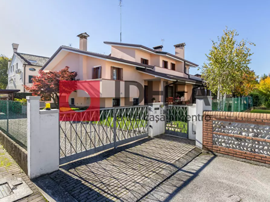 Immagine 2 di Casa bifamiliare in vendita  in Via Sile a Spresiano