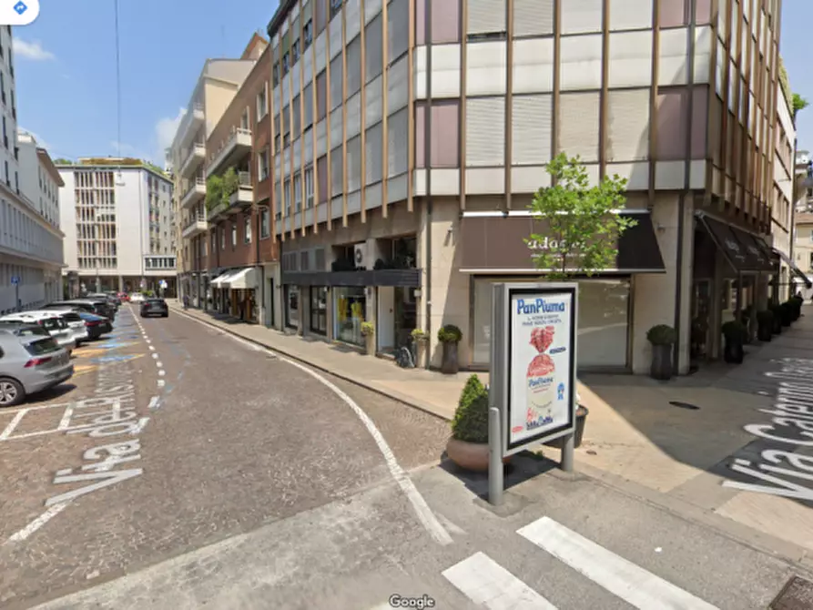 Immagine 4 di Negozio in vendita  in Piazza insurrezione a Padova