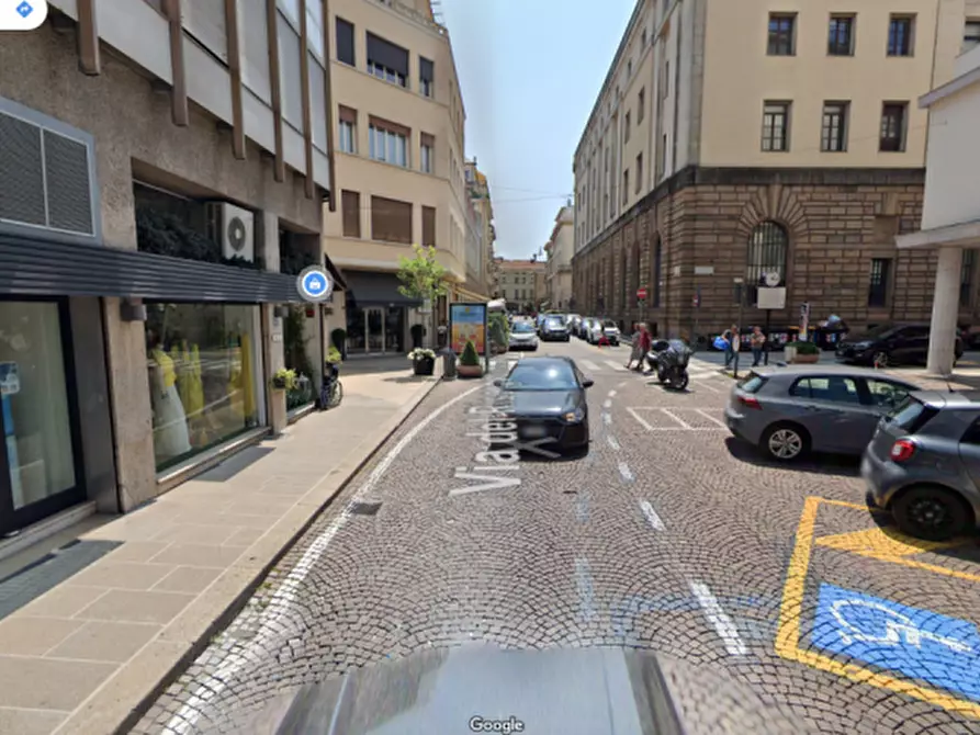 Immagine 5 di Negozio in vendita  in Piazza insurrezione a Padova