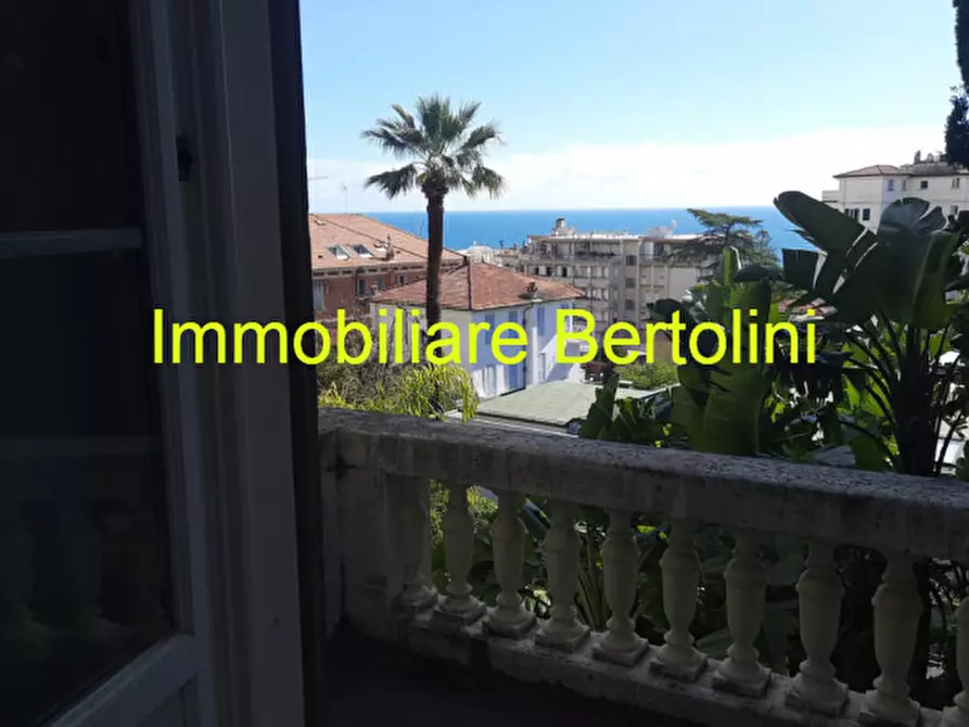 Immagine 1 di Casa bifamiliare in vendita  in via fratelli asquasciati a San Remo