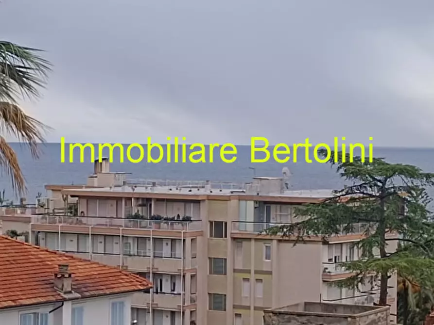 Immagine 2 di Casa bifamiliare in vendita  in via fratelli asquasciati a San Remo