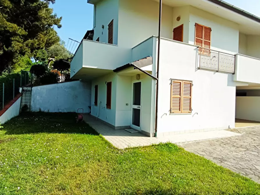 Immagine 2 di Casa bifamiliare in vendita  in via Manzoni a Agugliano