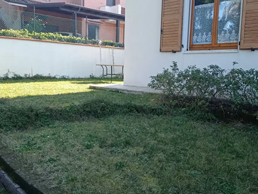 Immagine 5 di Casa bifamiliare in vendita  in via Manzoni a Agugliano