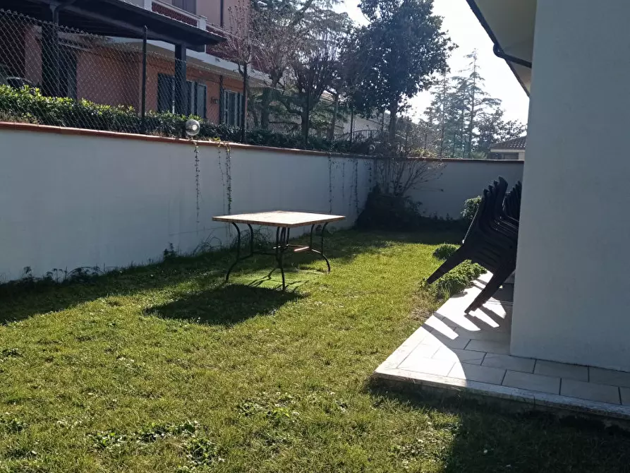 Immagine 9 di Casa bifamiliare in vendita  in via Manzoni a Agugliano