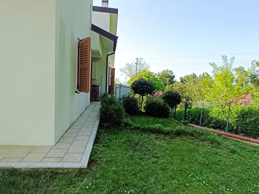Immagine 11 di Casa bifamiliare in vendita  in via Manzoni a Agugliano