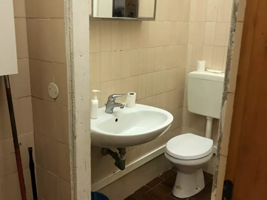 Immagine 7 di Magazzino in vendita  in Via Pigafetta a Chioggia