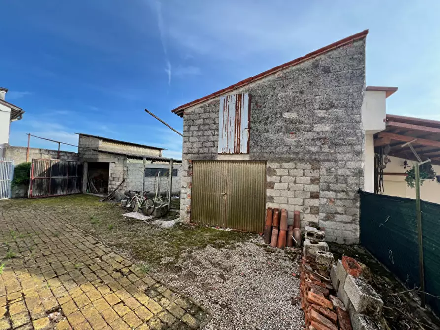 Immagine 23 di Rustico / casale in vendita  a Lonigo